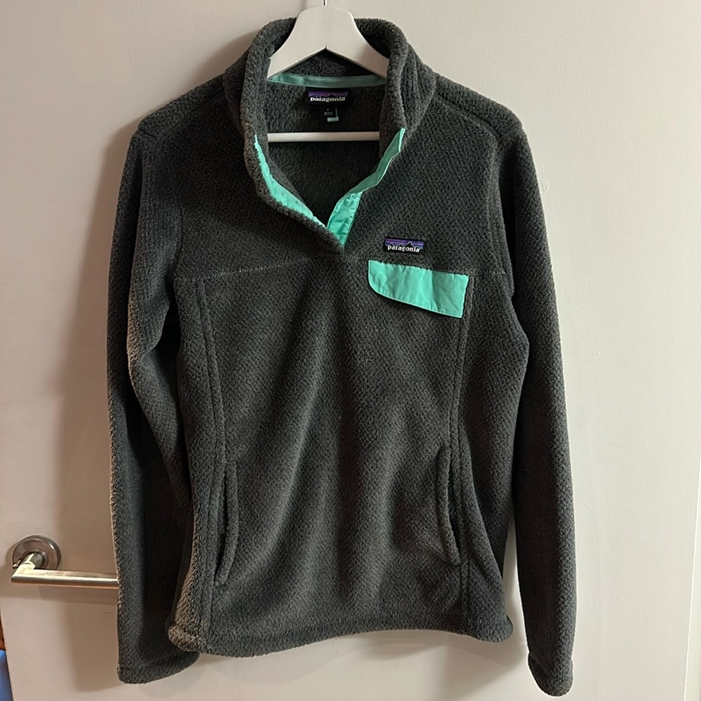Patagonia Women’s Re-Tool Snap-T Pullover in feather gray / mint, sz L